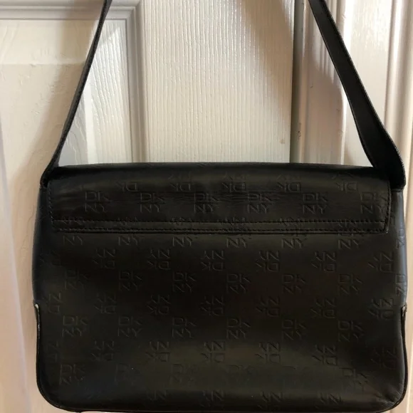 Vintage genuine leather DKNY shoulder bag. - Picture 3 of 5